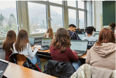 Laptop-Klasse der Höheren Berufsfachschule Wirtschaft